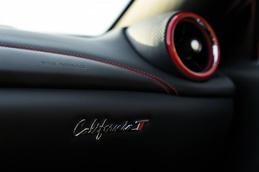Детали интерьера Ferrari California T The Readhead (227523) 2017 года  (фото 9 из 23)
